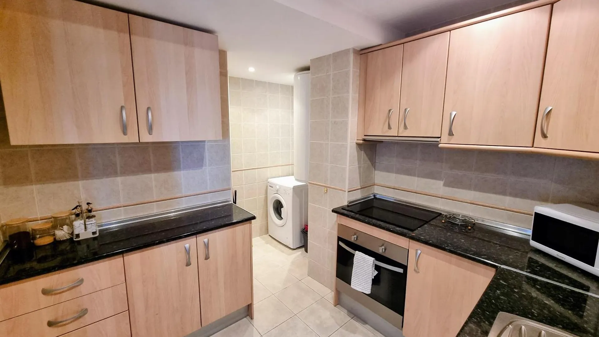 La Caracola II Beachfront & City Center Apartment فوينخيرولا إسبانيا