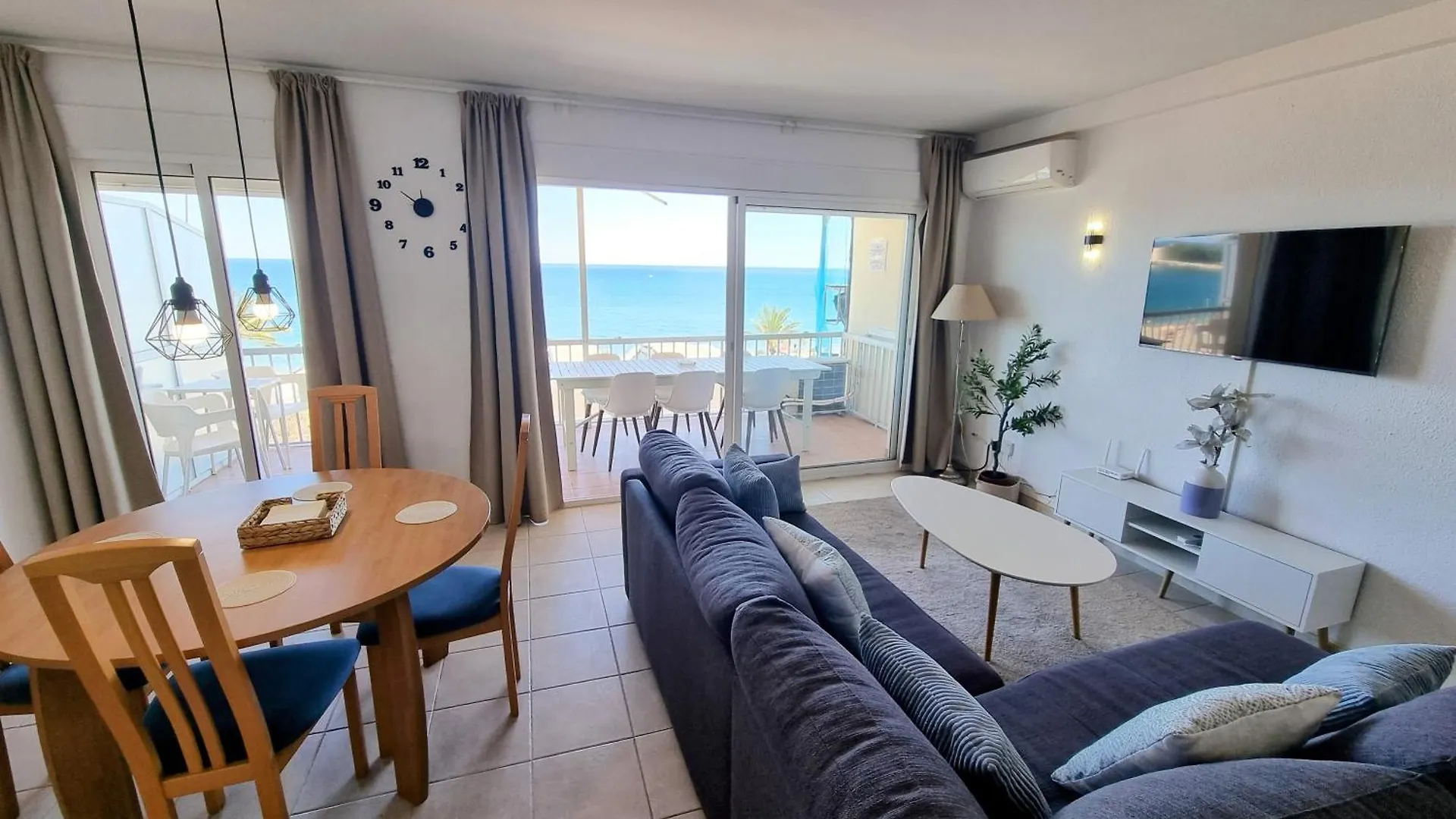La Caracola II Beachfront & City Center Apartment فوينخيرولا إسبانيا