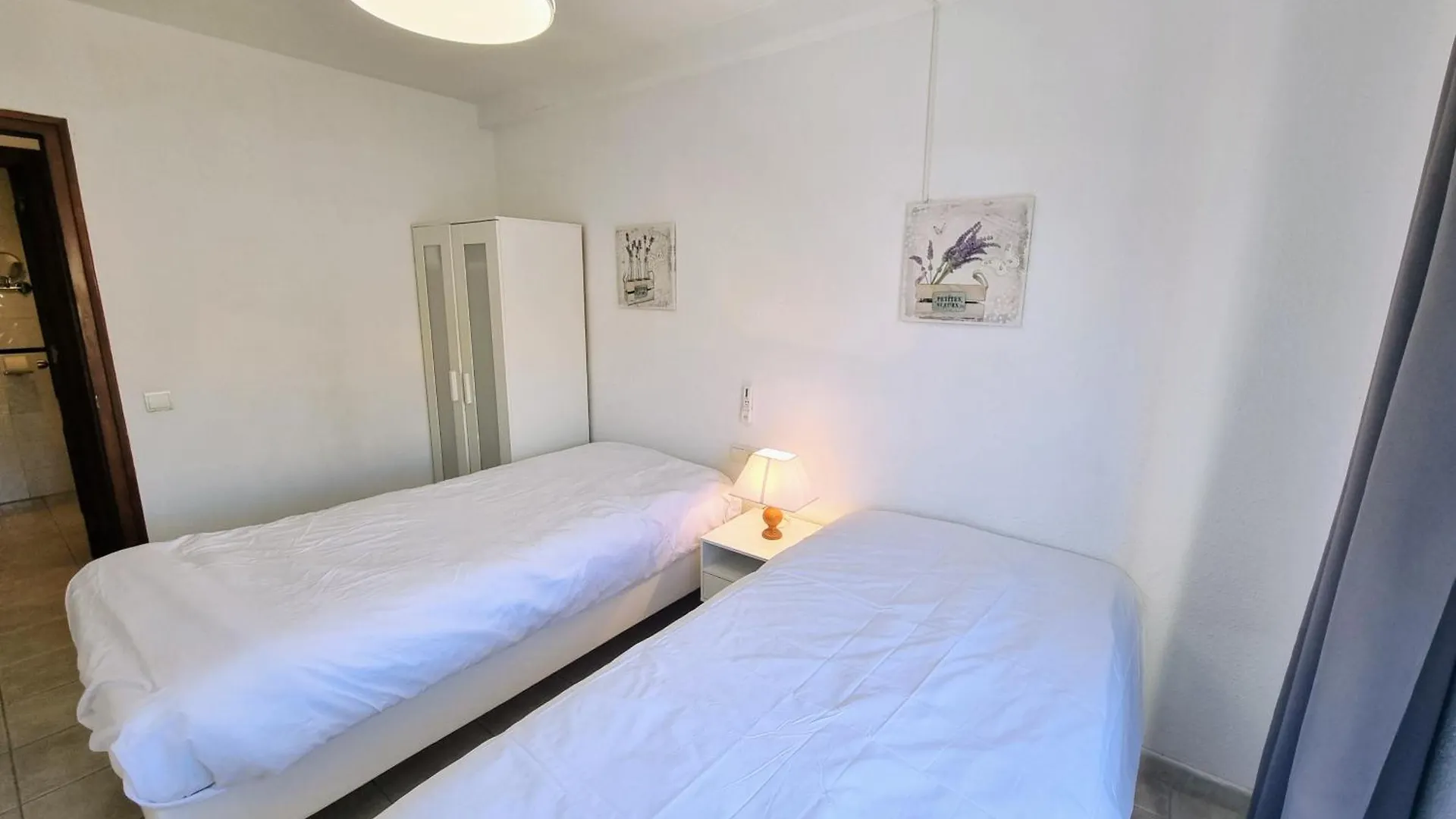 La Caracola II Beachfront & City Center Apartment فوينخيرولا