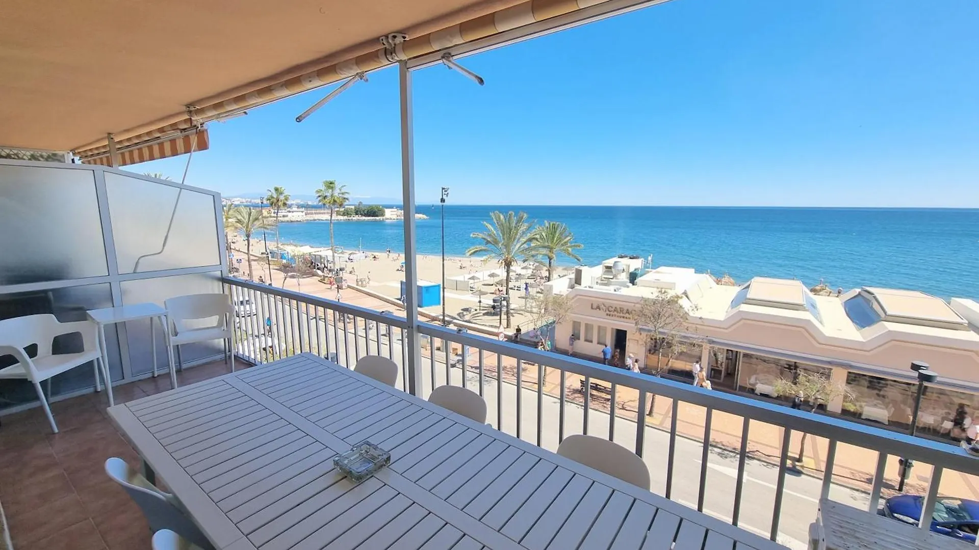 La Caracola II Beachfront & City Center Apartment فوينخيرولا إسبانيا