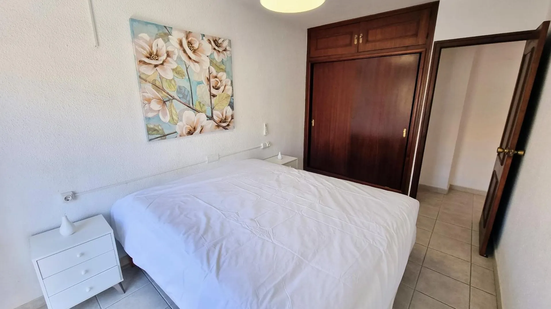 La Caracola II Beachfront & City Center Apartment فوينخيرولا