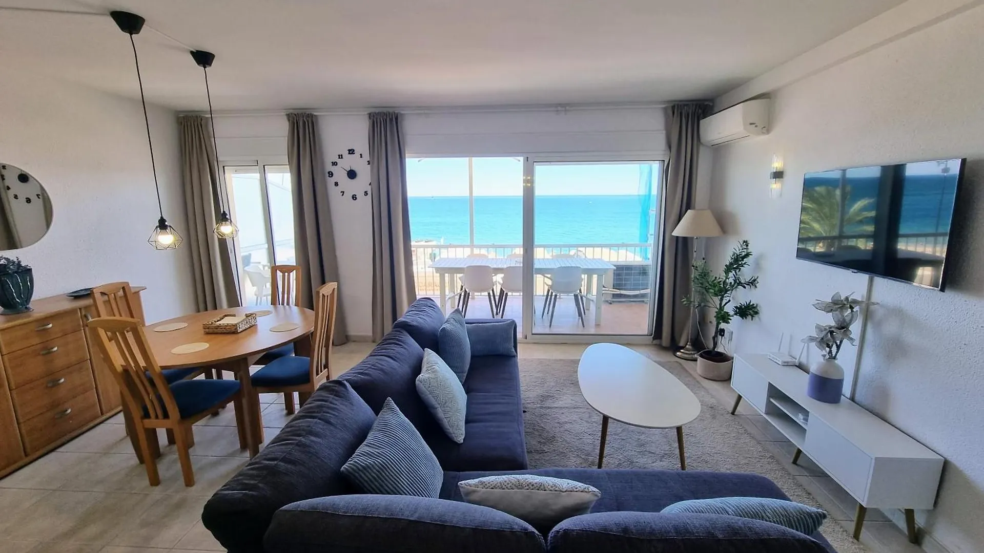 La Caracola II Beachfront & City Center Apartment فوينخيرولا 0*,