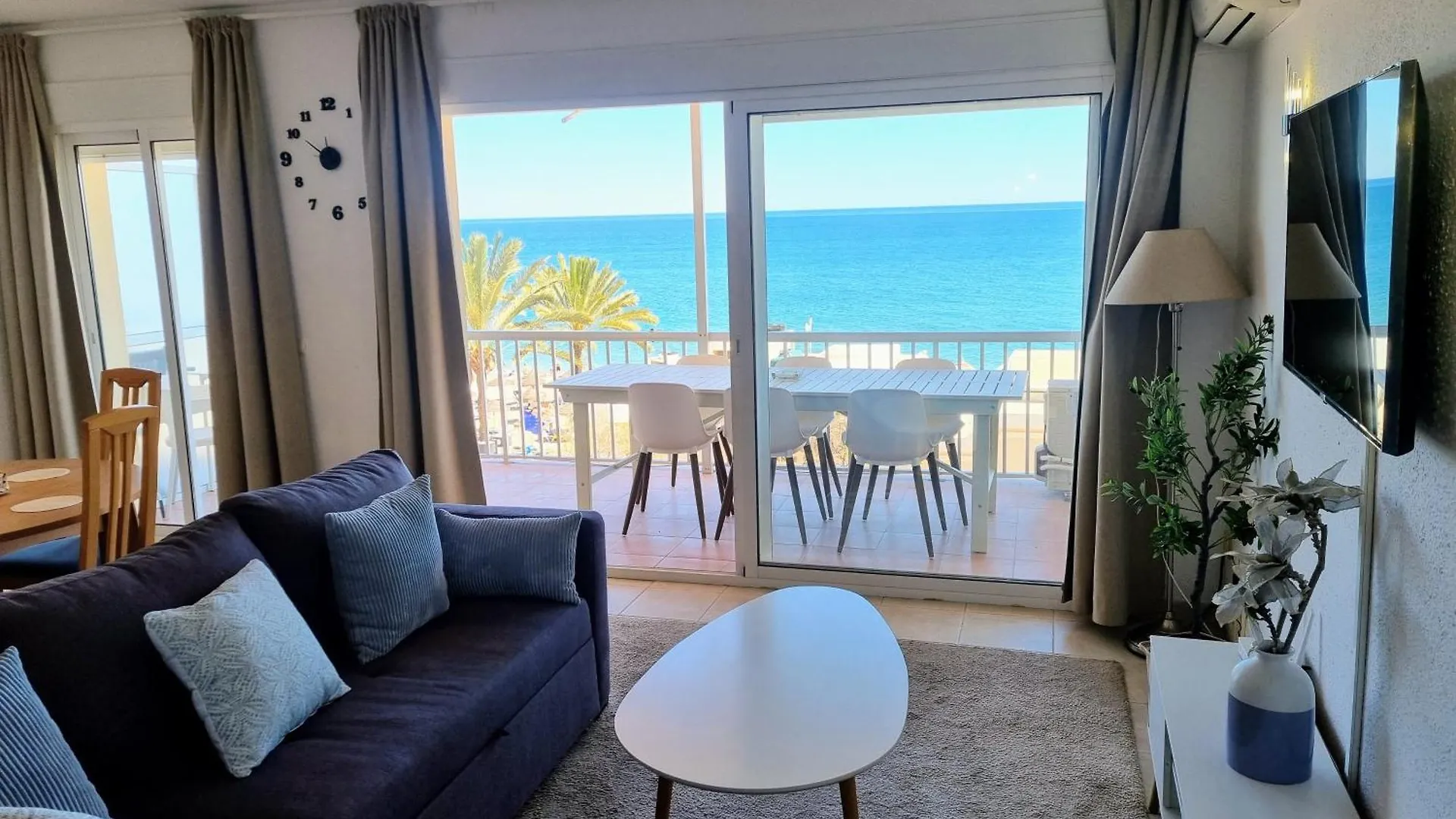 La Caracola II Beachfront & City Center Apartment فوينخيرولا