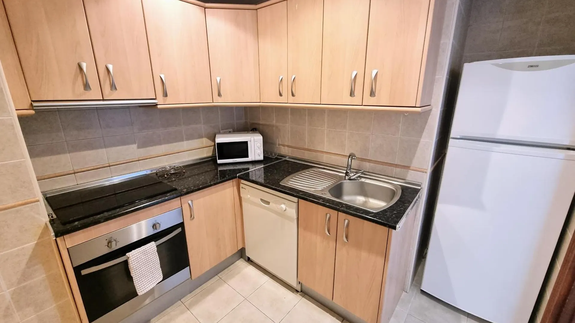 La Caracola II Beachfront & City Center Apartment Fuengirola